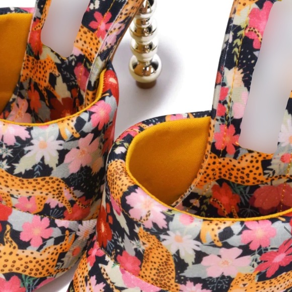C- Cheetah floral print with ornate gold heel - Picture 3 of 7